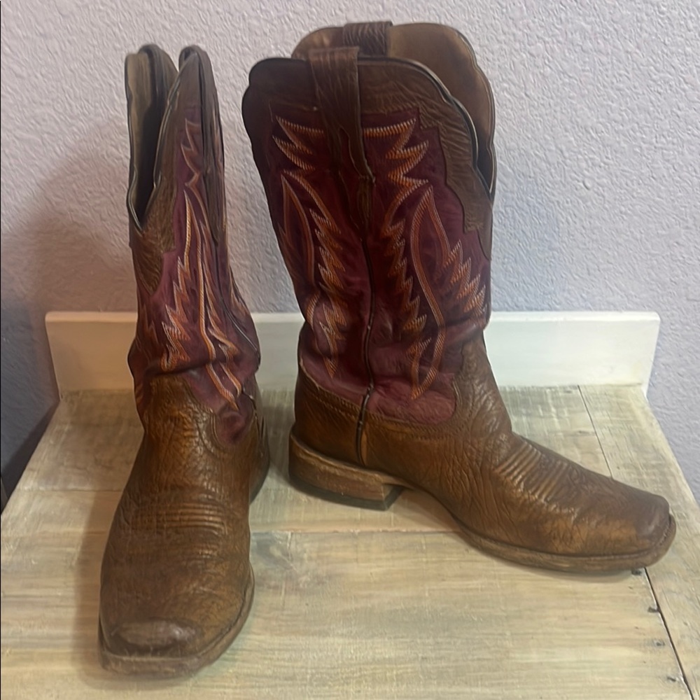 Ariat Brown and Wine colored Western Boots - embroidered leather men’s Sz 8